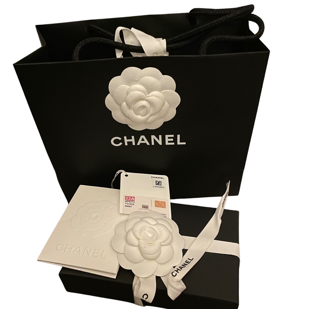 ‼️SOLD‼️CHANEL 22A Beige/ Caramel Classic Flap Card Holder NWT - Picture 3 of 13
